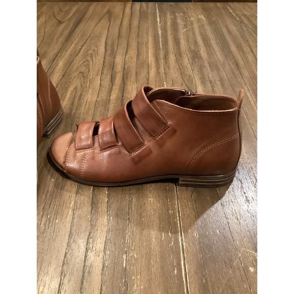 Miz Mooz Dewdrop Leather Sandals - Picture 2 of 10